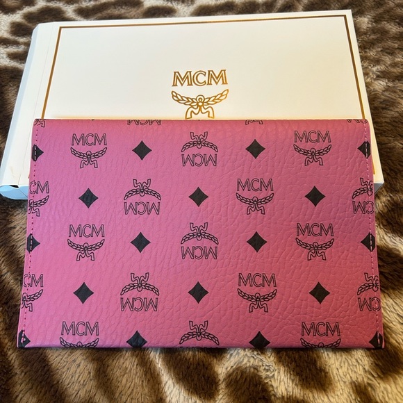 MCM Pink Clutch - Picture 6 of 9